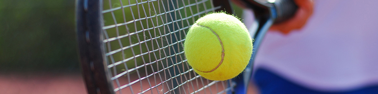 Tennisbal en racket